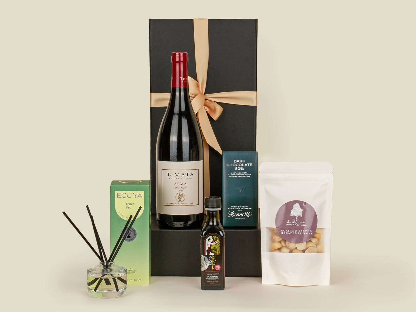 Black gift box with Ecoya diffuser, nuts, olive oil and chocolate.