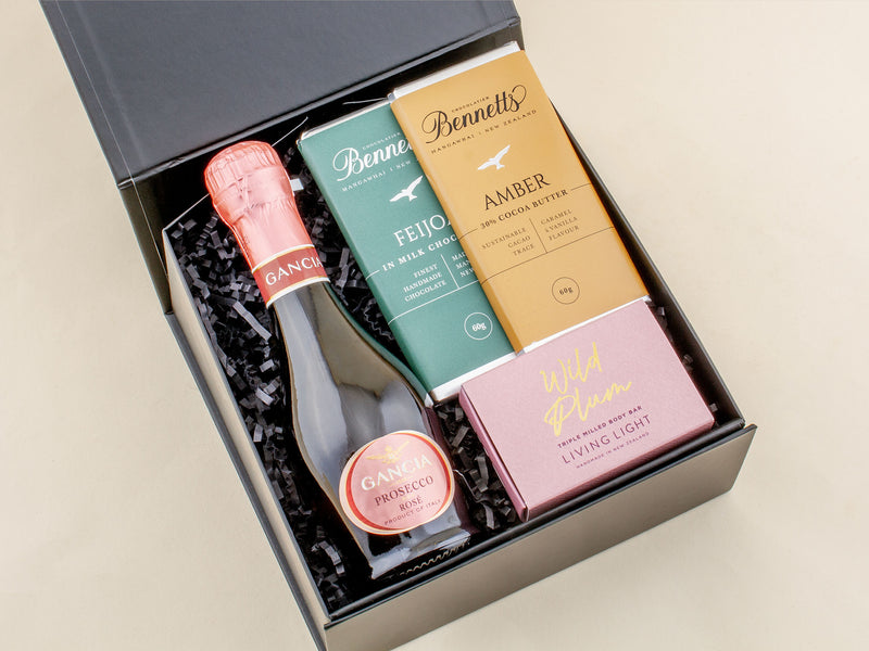 Prosecco Gift Boxes NZ. Luxury Gift Boxes NZ. Sending Gift Boxes NZ Wide.