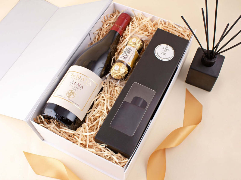 premium wine and charm gift set